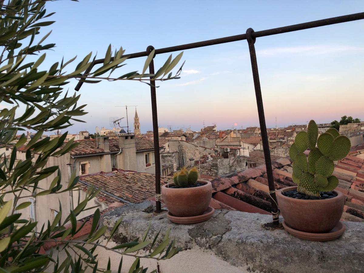 Appartement Avec Terrasse Panoramique Au Coeur De Nîmes Exterior photo