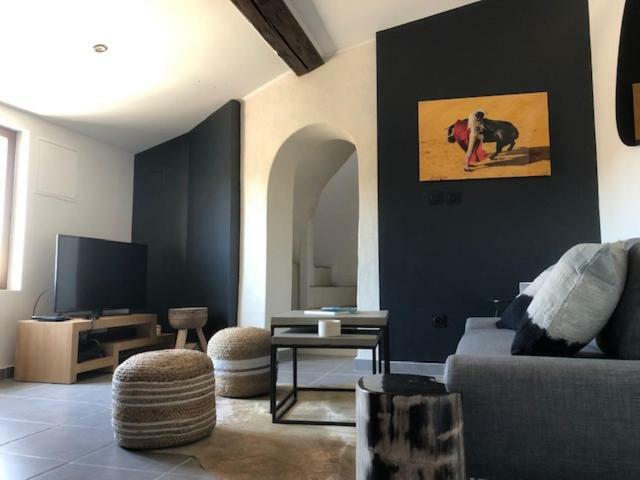 Appartement Avec Terrasse Panoramique Au Coeur De Nîmes Exterior photo