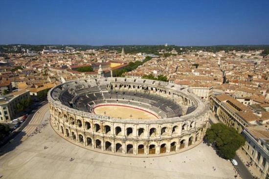 Appartement Avec Terrasse Panoramique Au Coeur De Nîmes Exterior photo